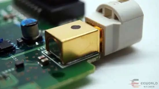Disassembly Analysis: Audi Q3 and A4L Center Display Circuit