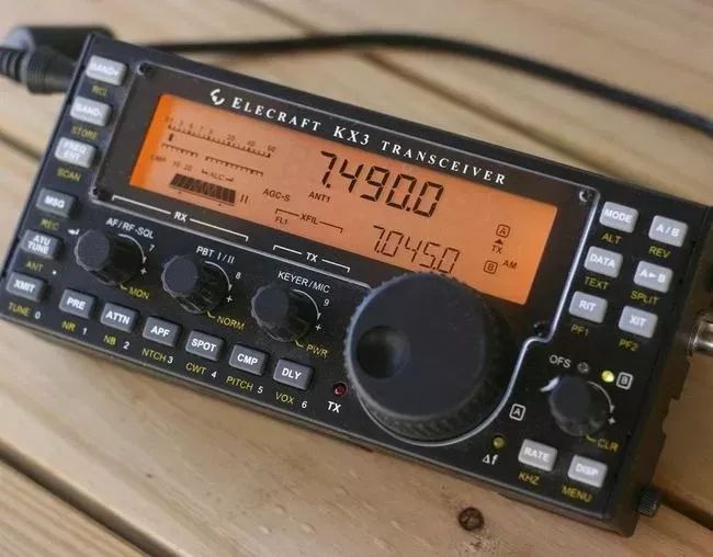 High-End SDR Receivers and Transceivers Overview