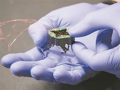 Micro Robots Can Self-Transform to Fit into Tight Spaces