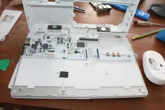 Is the Chinese Made CrowPi L Raspberry Pi Laptop Worth $279?