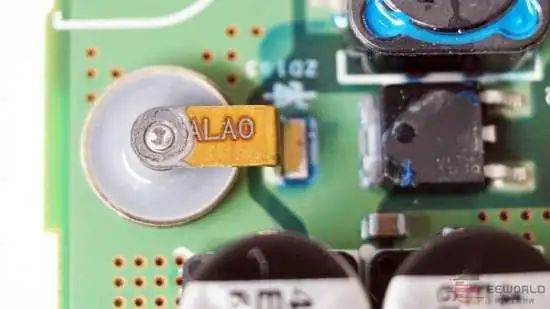 Disassembly Analysis: Audi Q3 and A4L Center Display Circuit