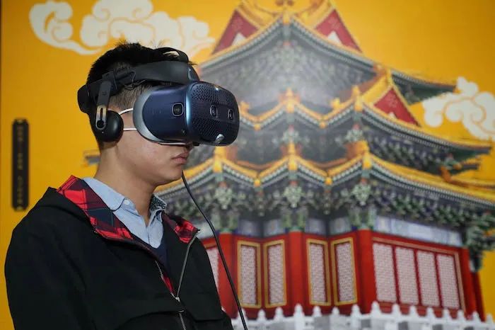LCD vs OLED: Display Technology in the Metaverse