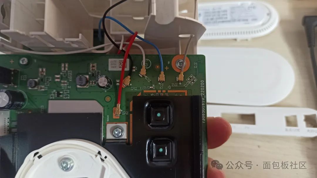 Disassembling My WiFi 6 Router: A Comprehensive Guide