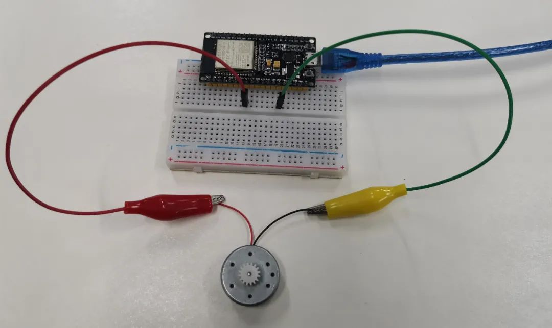 Measuring Electromotive Force of Small Motor Driven by External Force Using Phyphox and ESP32