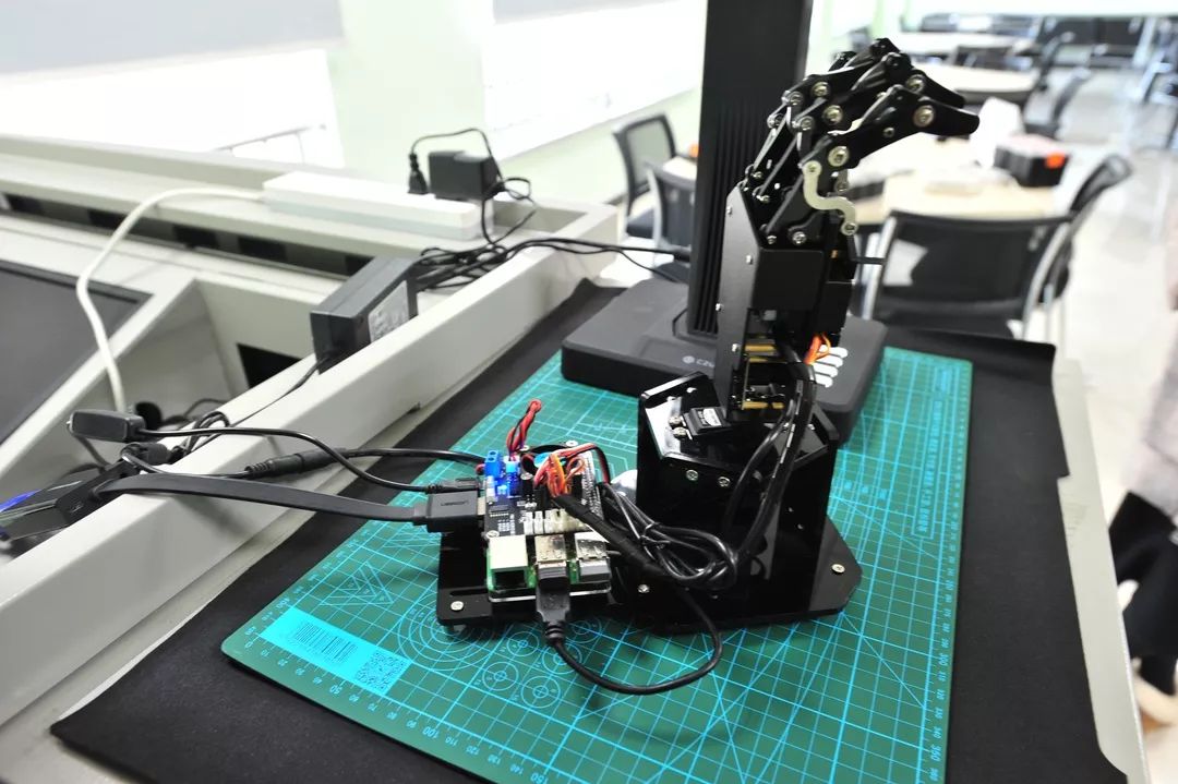 Create High-Tech Products with Raspberry Pi in Three Days!