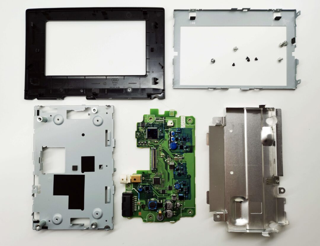 Disassembly Analysis: Audi Q3 and A4L Center Display Circuit