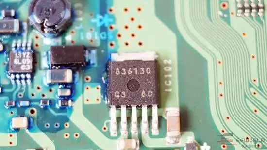 Disassembly Analysis: Audi Q3 and A4L Center Display Circuit