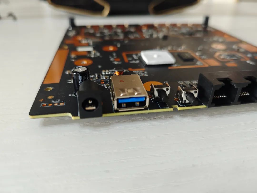 Wi-Fi 7 Router Review: Unboxing and Performance Test