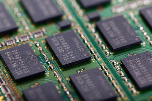 Light Arrays Measure Up On A Chip The Size Of A Fingertip