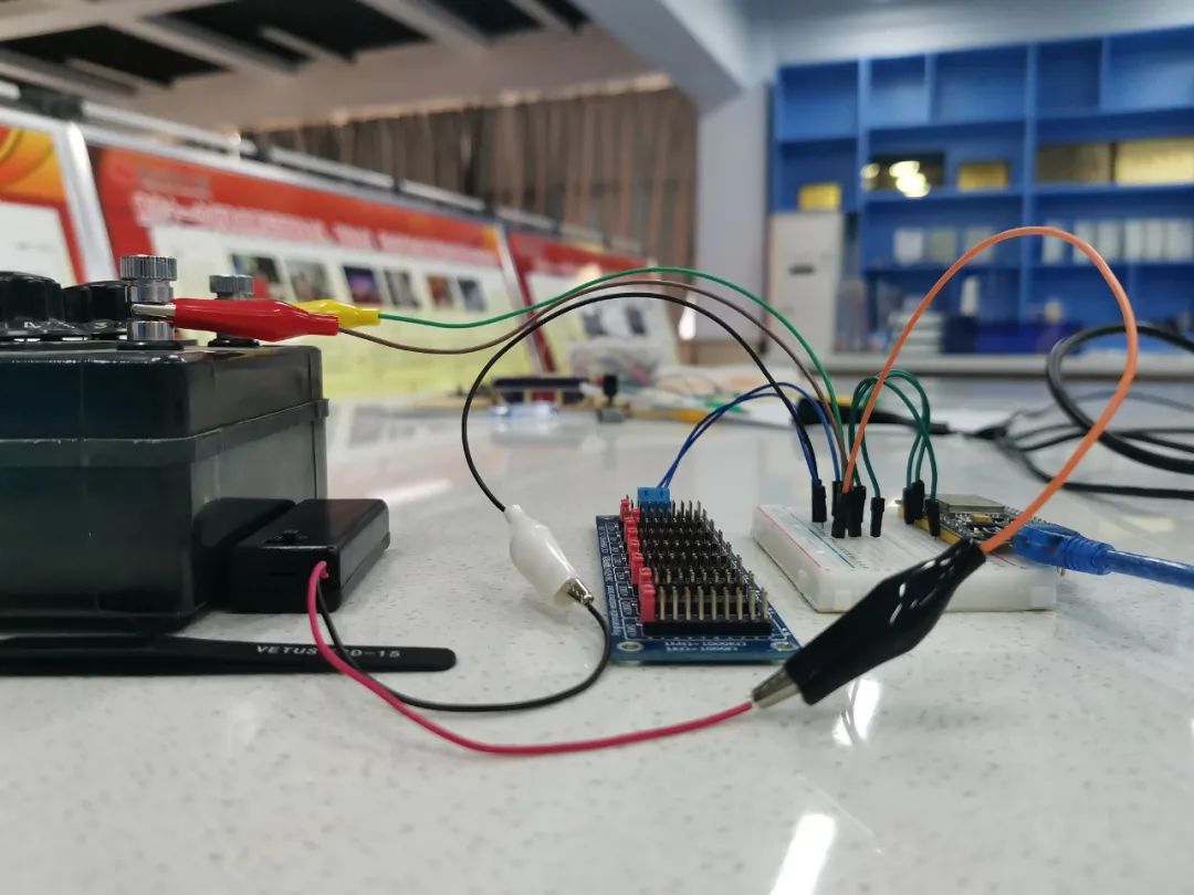 Measuring EMF and Internal Resistance of Dry Batteries Using ESP32 and Phyphox