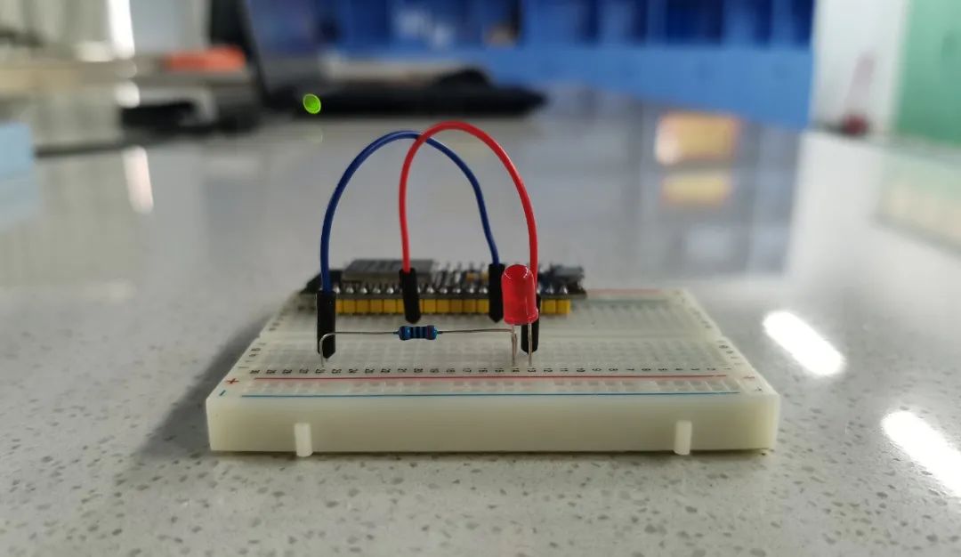 Developing a Strobe Light Source Using ESP32 for Kinematics Experiments