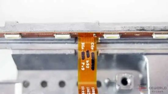 Disassembly Analysis: Audi Q3 and A4L Center Display Circuit