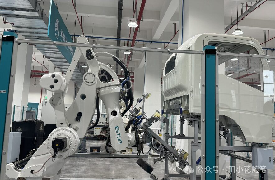 Intelligent Manufacturing Solutions for Industrial Robots in Multiple Scenarios
