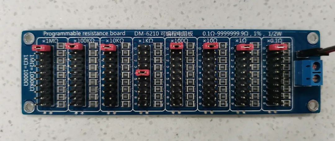 Exploring Current Variation in Voltage Divider Circuits with Phyphox