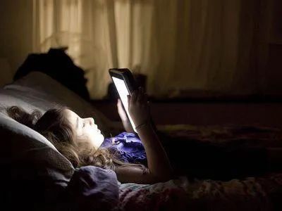 Don't Be Fooled by High Resolution: OLED Screens Can Hurt Your Eyes