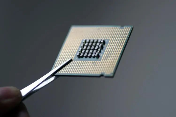 How Chips Are Made: From Ordinary Rock to Essential Technology