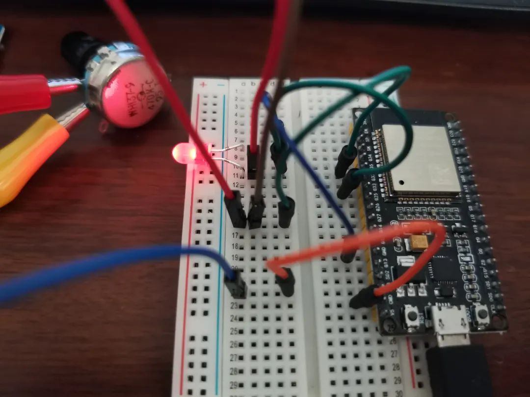 Using ESP32 and Phyphox to Plot the I-V Characteristics of a Diode