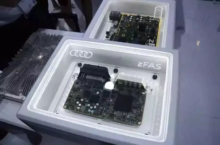 Introduction to Hardware and Software Technologies of Autonomous Vehicles