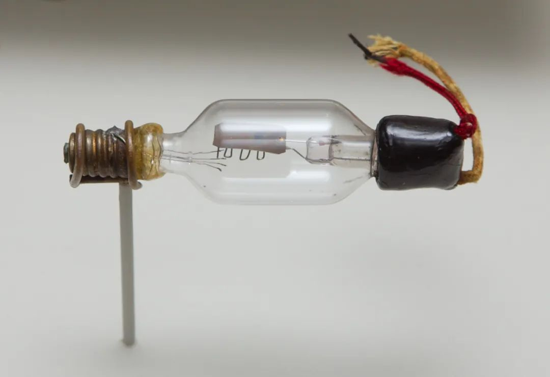 How Do Semiconductor Chips Work?