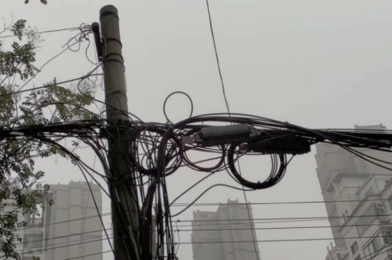 Why Are FTTH Fiber Optic Cables Divided Into Multiple Sections?