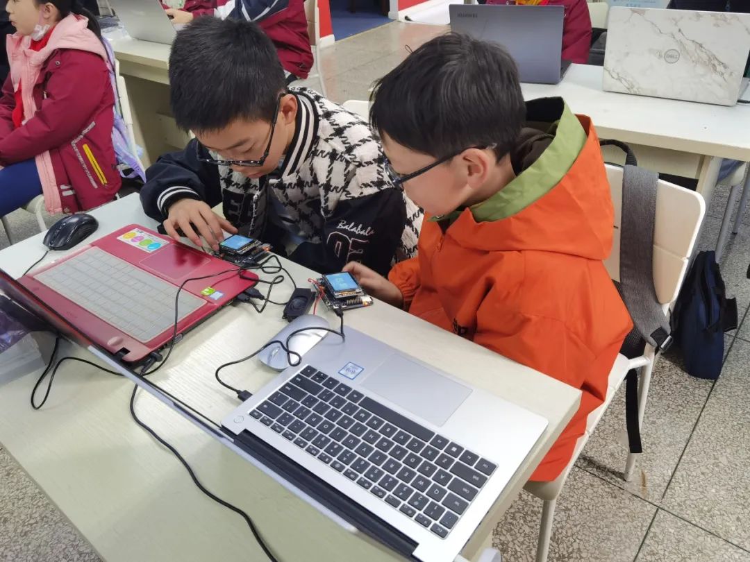 The 'Banshan Smart Box' Initiates an AI Journey, Transforming Kids into AI Experts