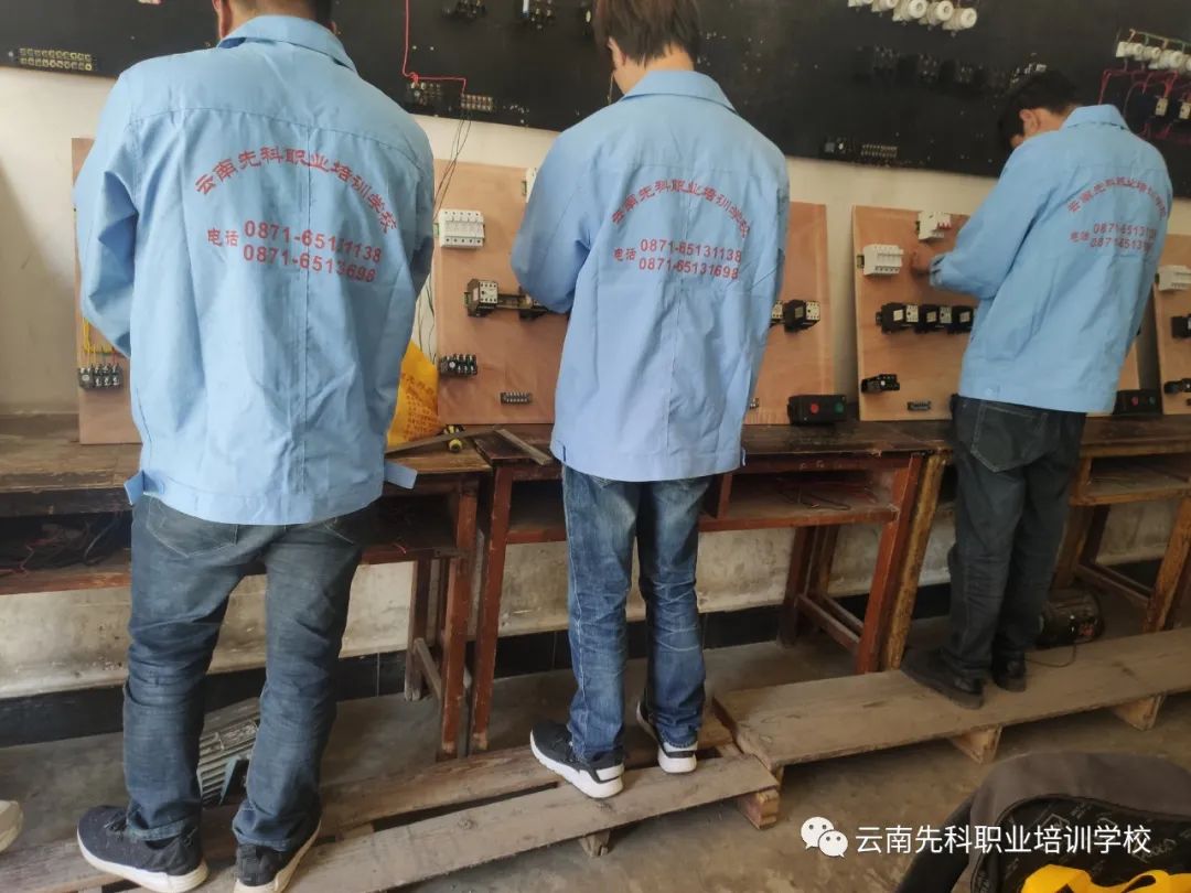 Electrical PLC Class Student Circuit Board Programming Practice