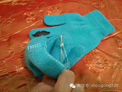 Using Gloves with Touchscreens