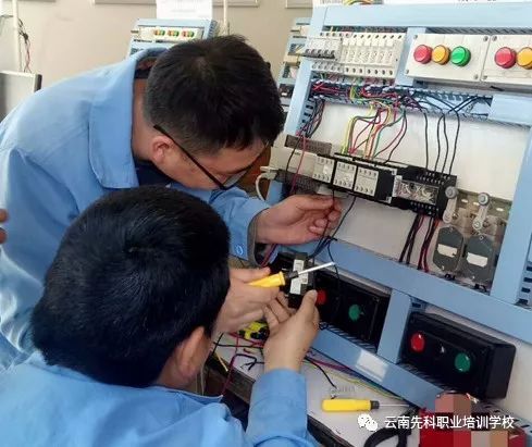 Introduction to PLC Basic Working Methods