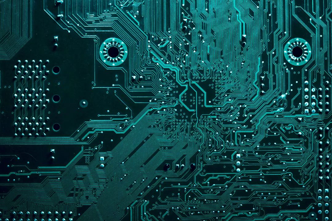 What Is the Relationship Between PCB and Integrated Circuits?
