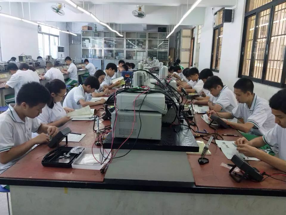 How Students Create Circuits with Heart