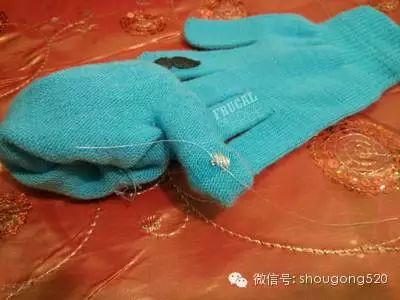 Using Gloves with Touchscreens