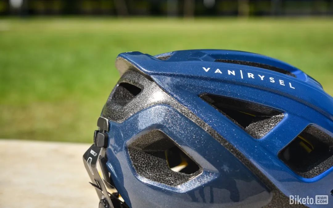 VAN RYSEL 500 MIPS Helmet Review: High Cost-Performance