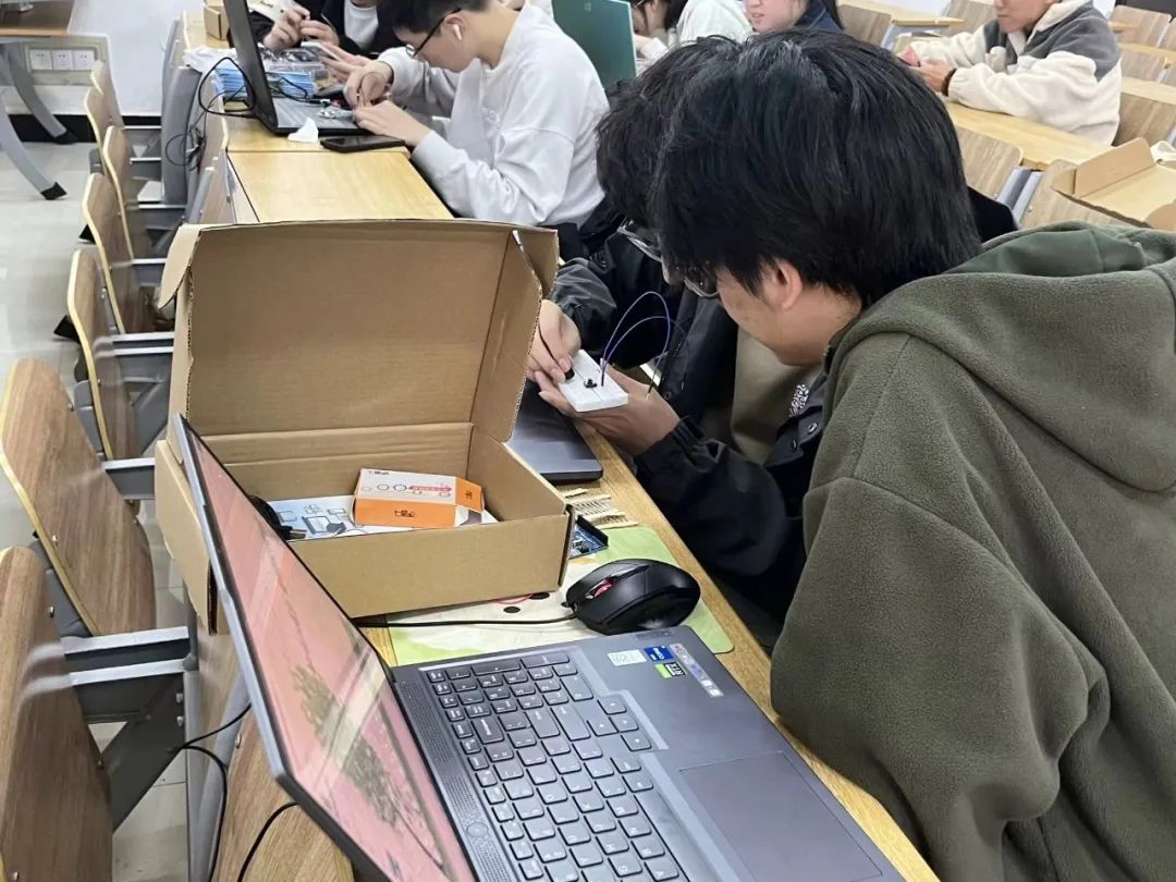 Learning Arduino Course at Smart Robot Club