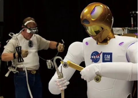 Current Applications and Key Issues of AI in Space Robotics