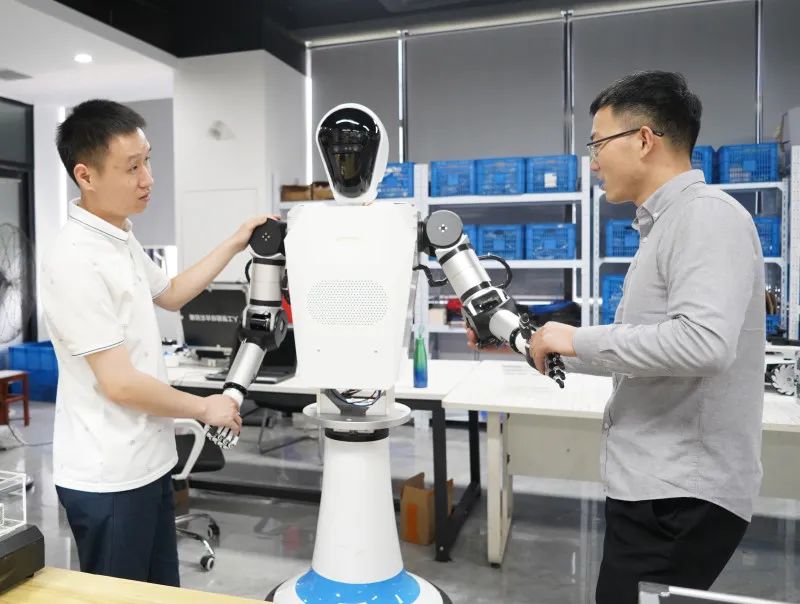 Equipping Mobile Robots with 'Smart Eyes' | New AI Scenarios