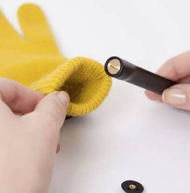 Using Gloves with Touchscreens