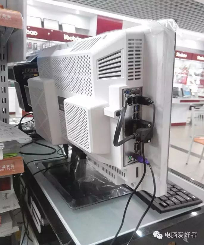 DIY Computer for Dorm Rooms: Space-Saving Solutions
