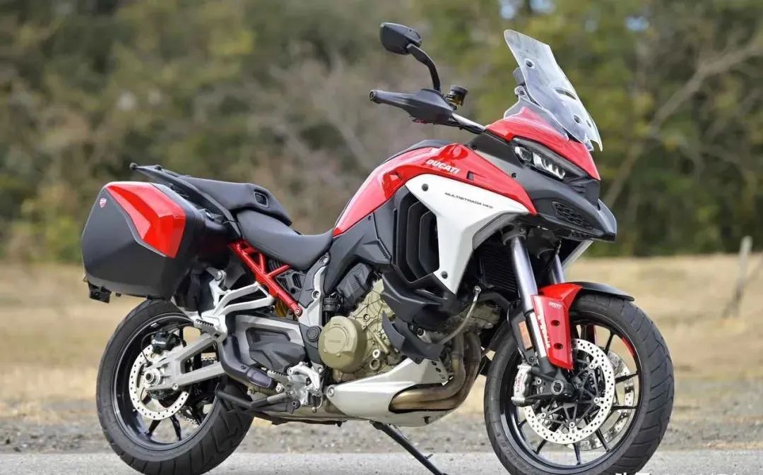 Ducati Multistrada V4S: A Versatile Motorcycle with a Four-in-One Design