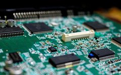 How to Select the Clock Oscillator Circuit for 51 Microcontroller?
