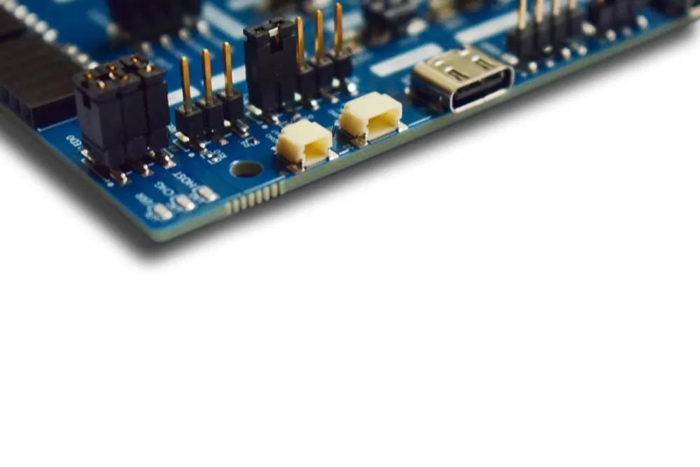 This Power Management Chip: One Equals Eight!