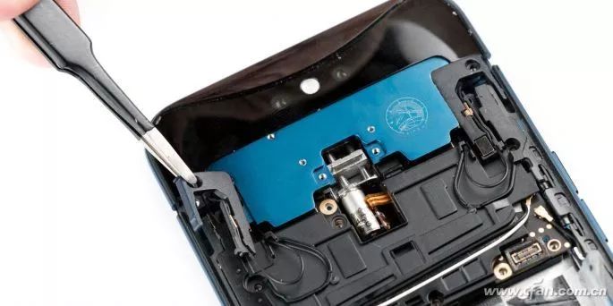 How to Take Photos Without a Front Camera? Exploring Smartphone Innovations