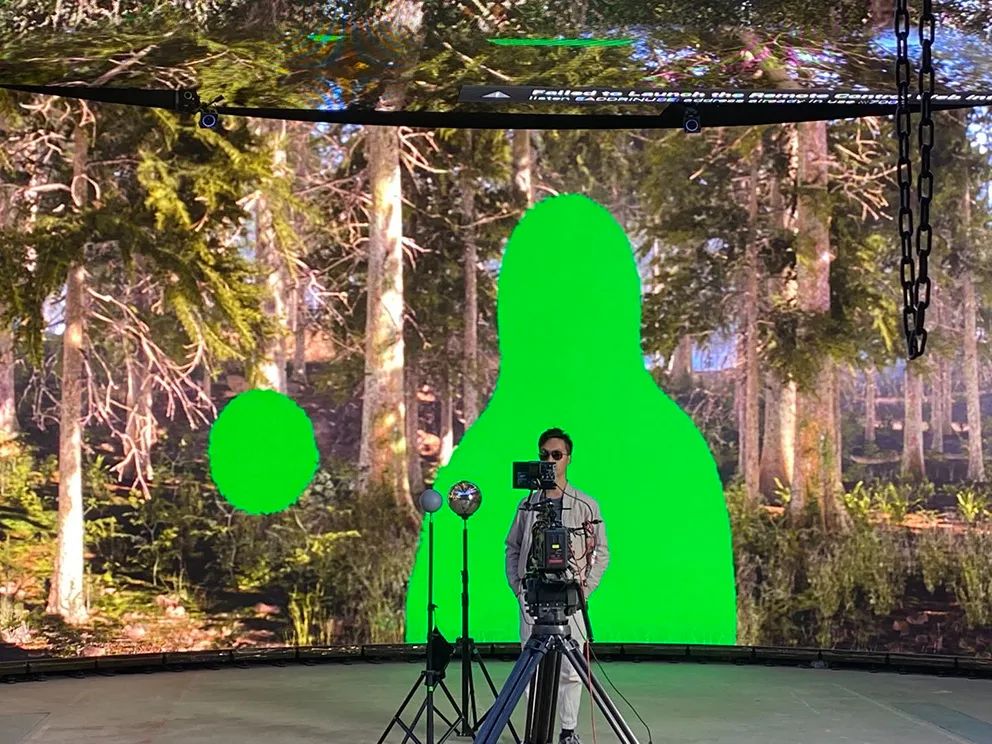 LED Virtual Real-Time Green Screen Deformation Method Based on Depth Images
