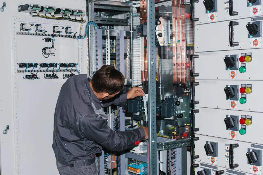PLC Programming: The Core Tool of the Industrial Intelligence Era