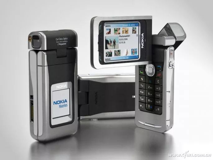 How to Take Photos Without a Front Camera? Exploring Smartphone Innovations