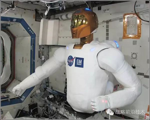 The Development History of Artificial Intelligence: From 'Robot' to 'Human-Machine'