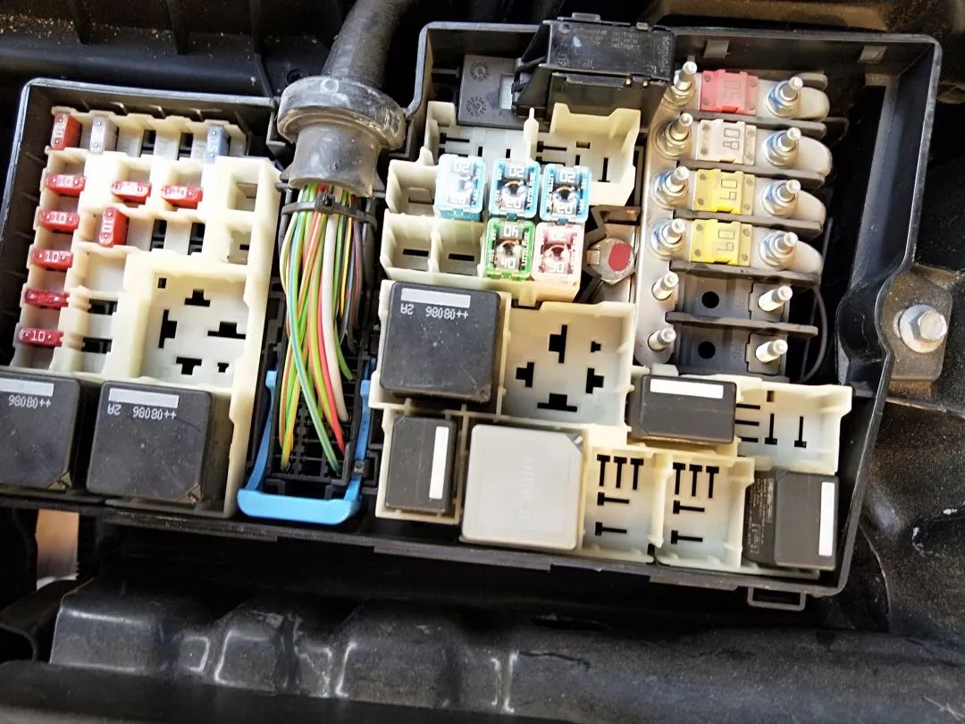 How to Use a Multimeter to Detect Car Battery Drain?