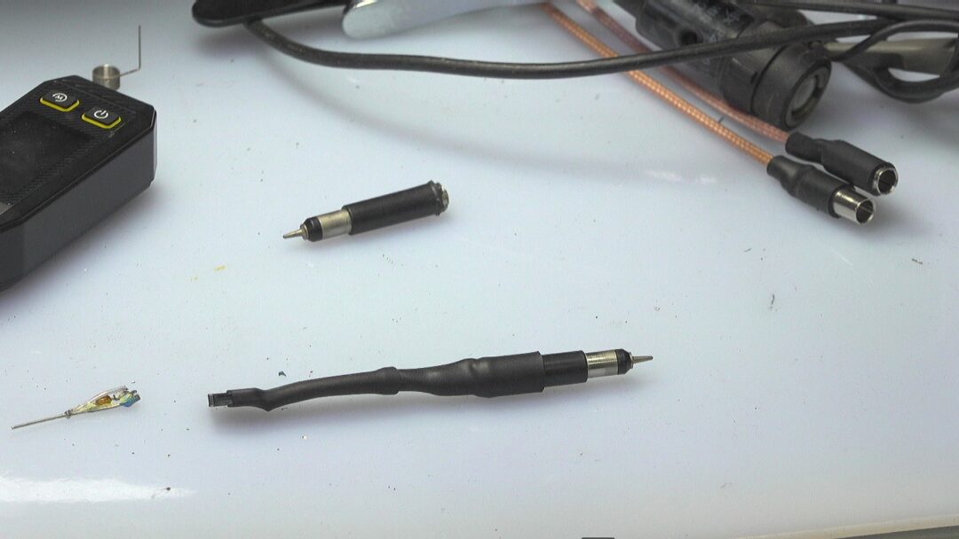 Coupling Capacitor and Resistor at Oscilloscope Probe Front End