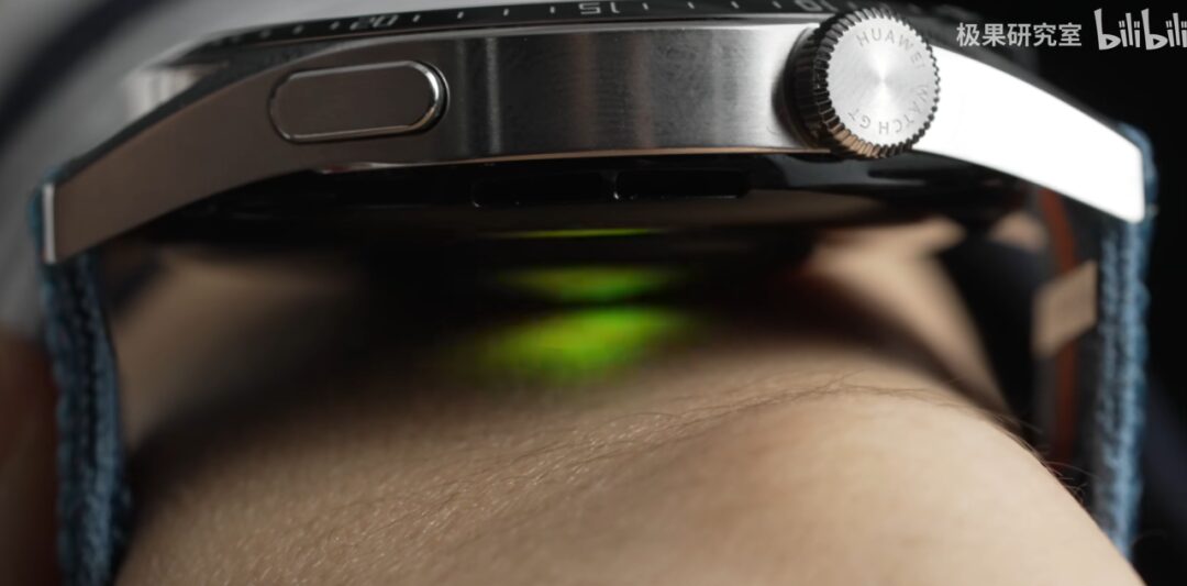 How Smartwatches Conduct Health Monitoring