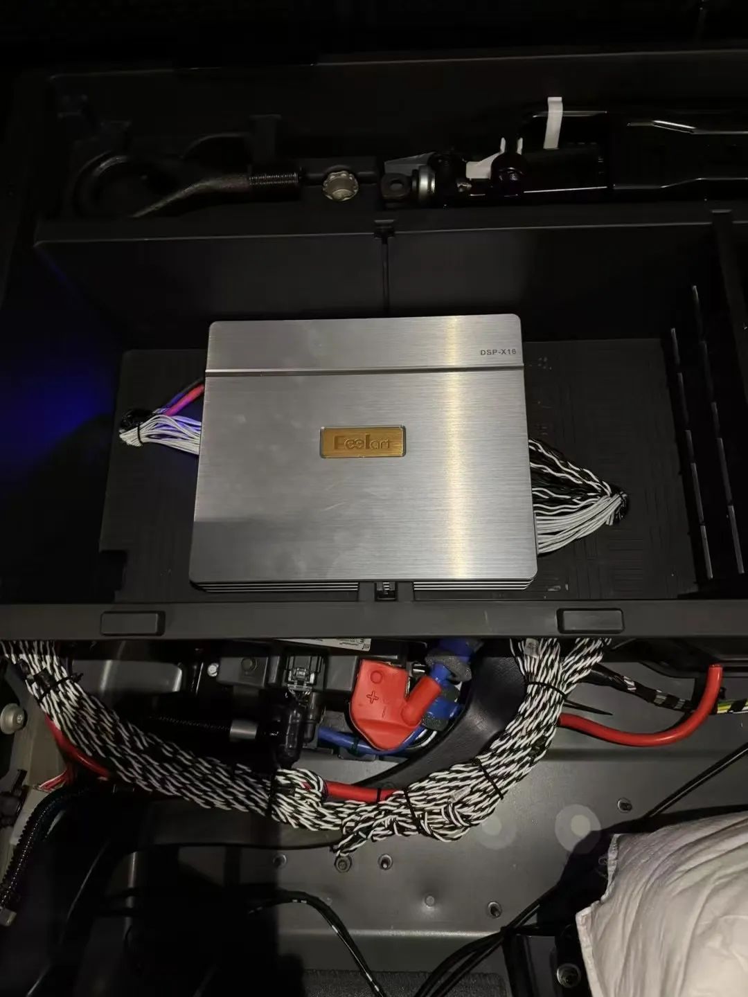 Land Rover Defender Audio Upgrade: DSP X16 Delivers Ultimate Sound Transformation