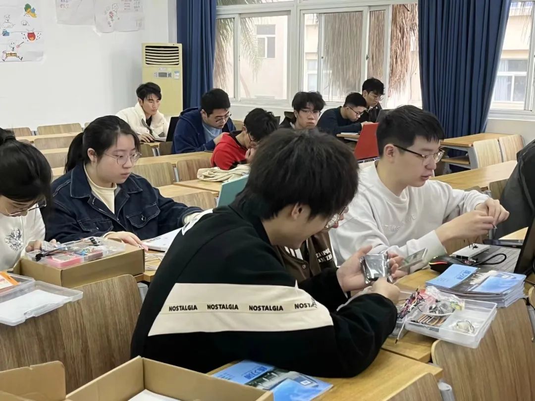 Learning Arduino Course at Smart Robot Club